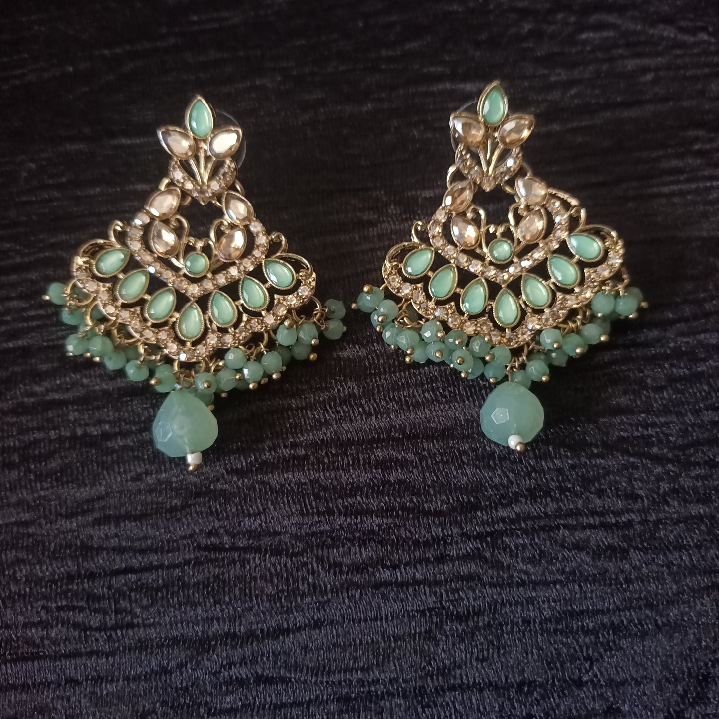 Pista Green Elegant Chandaliers